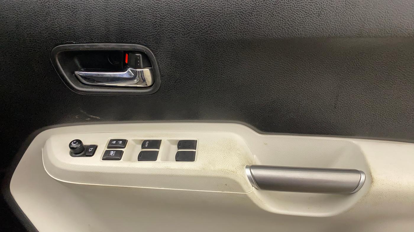 2021 Maruti IGNIS ZETA 1.2, Petrol, Manual, 72,811 km, Driver Side Door Panels Control