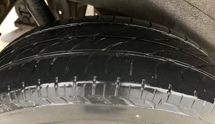 2017 Maruti Wagon R 1.0 LXI CNG, CNG, Manual, 71,059 km, Right Rear Tyre Tread