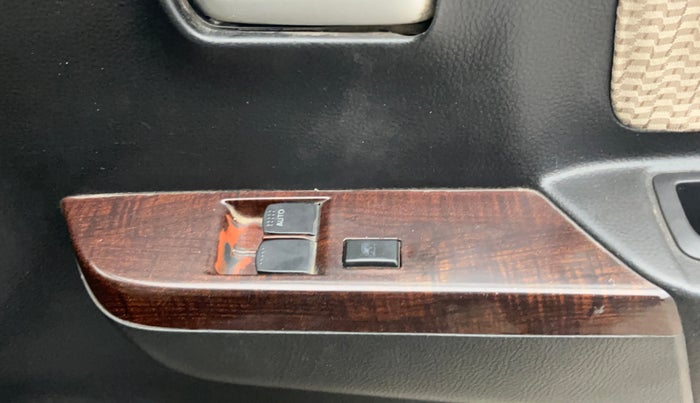 2017 Maruti Wagon R 1.0 LXI CNG, CNG, Manual, 71,059 km, Driver Side Door Panels Control