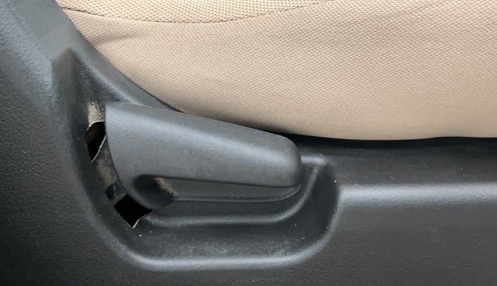 2017 Maruti Wagon R 1.0 LXI CNG, CNG, Manual, 71,059 km, Driver Side Adjustment Panel