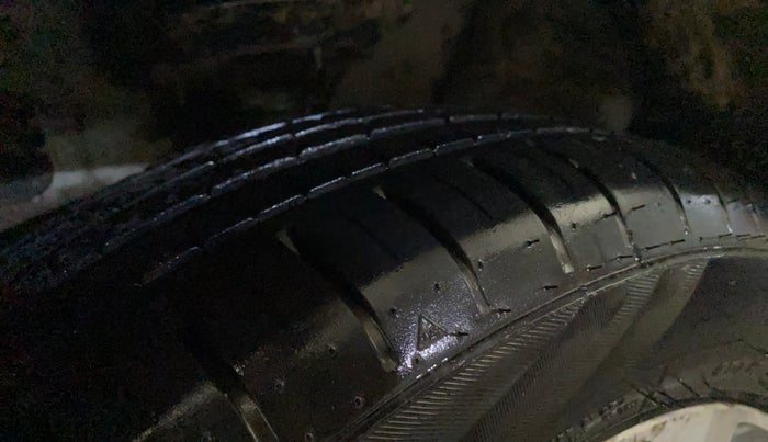 2015 Hyundai Elite i20 ASTA 1.2, Petrol, Manual, 61,959 km, Left Front Tyre Tread