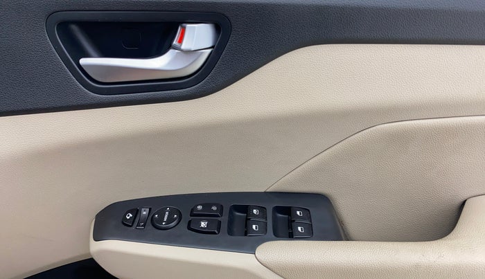 2018 Hyundai Verna 1.6 VTVT SX (O) AT, Petrol, Automatic, 30,228 km, Driver Side Door Panels Control