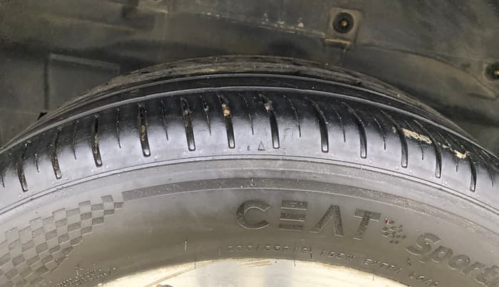 2018 Tata Hexa XTA 4X2 7 STR, Diesel, Automatic, 83,354 km, Right Rear Tyre Tread