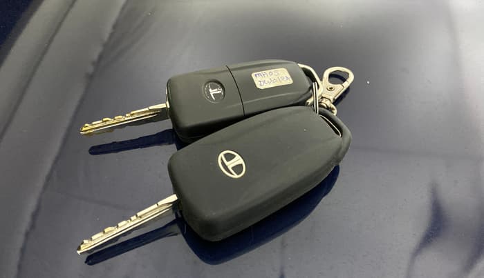 2018 Tata Hexa XTA 4X2 7 STR, Diesel, Automatic, 83,354 km, Key Close Up