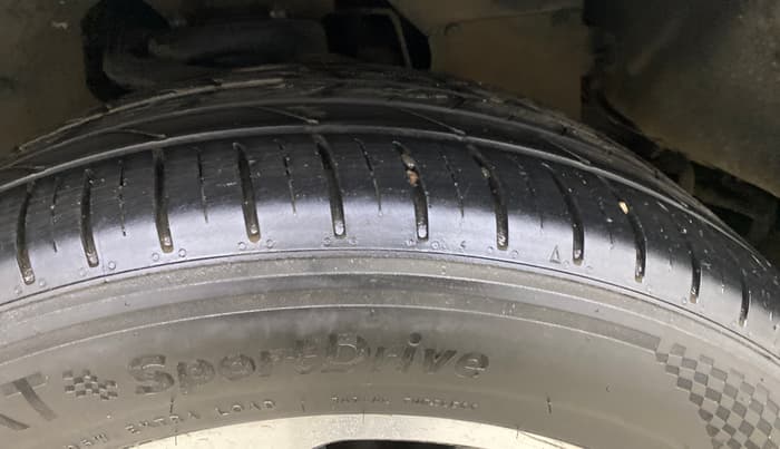 2018 Tata Hexa XTA 4X2 7 STR, Diesel, Automatic, 83,354 km, Left Front Tyre Tread