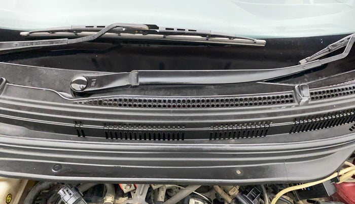 2017 Hyundai Eon ERA +, CNG, Manual, 64,279 km, Bonnet (hood) - Cowl vent panel has minor damage