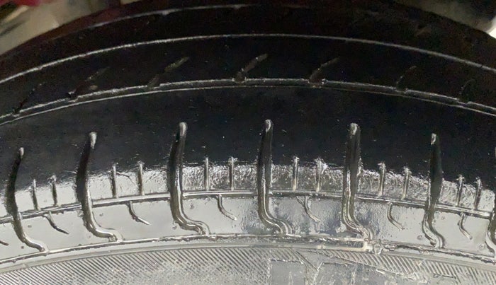 2017 Hyundai Eon ERA +, CNG, Manual, 64,279 km, Left Rear Tyre Tread