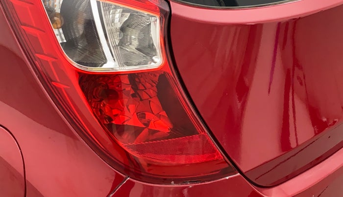 2017 Hyundai Eon ERA +, CNG, Manual, 64,279 km, Left tail light - Minor damage