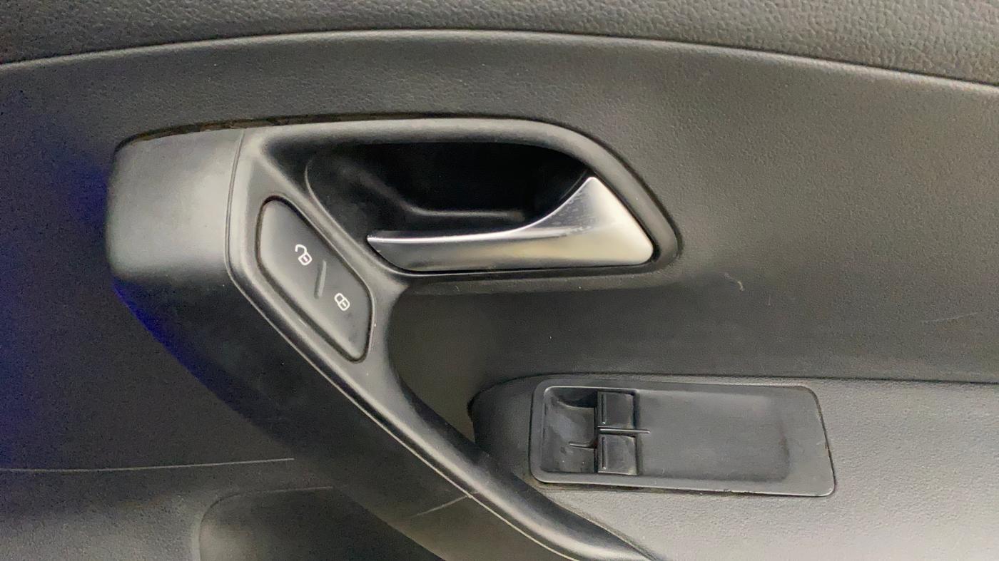 2021 Volkswagen Polo TRENDLINE 1.0L, Petrol, Manual, 90,265 km, Driver Side Door Panels Control