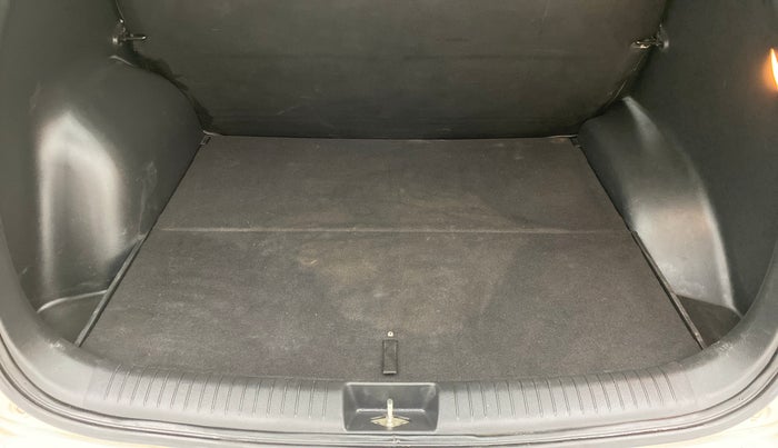 2018 Hyundai Creta E PLUS 1.4 DIESEL, Diesel, Manual, 62,581 km, Boot Inside