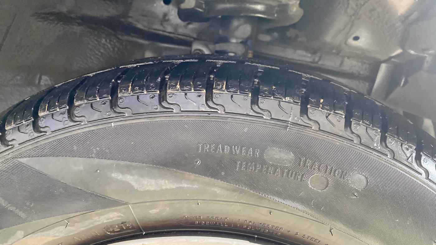 2014 Maruti Swift Dzire VXI, Petrol, Manual, 66,910 km, Right Front Tyre Tread