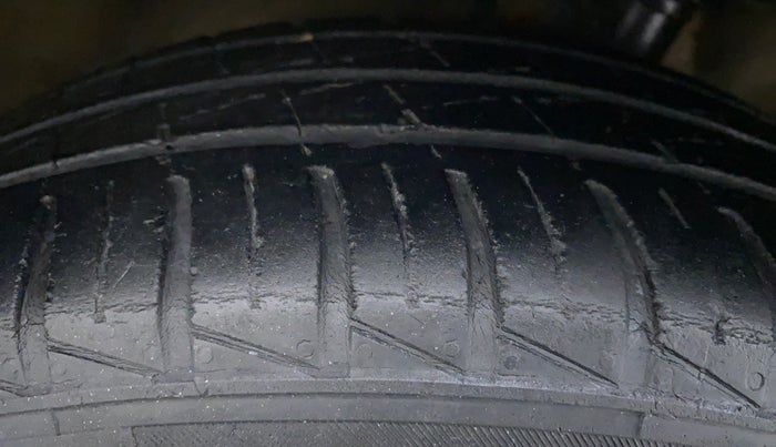 2015 Maruti Celerio VXI CNG D, CNG, Manual, 97,080 km, Left Rear Tyre Tread