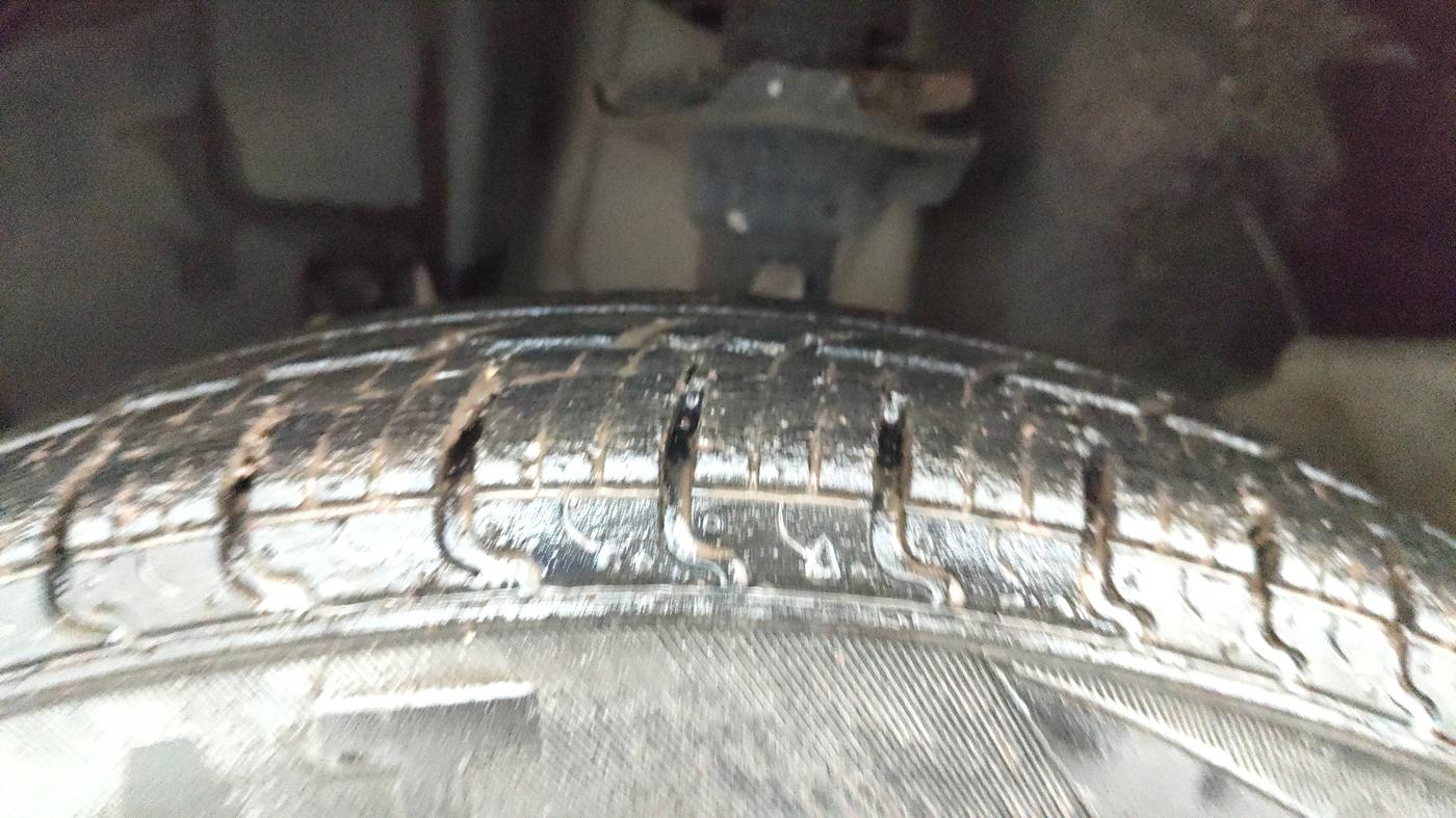 2019 Renault Kwid RXT 1.0 AMT (O), Petrol, Automatic, 55,391 km, Left Front Tyre Tread