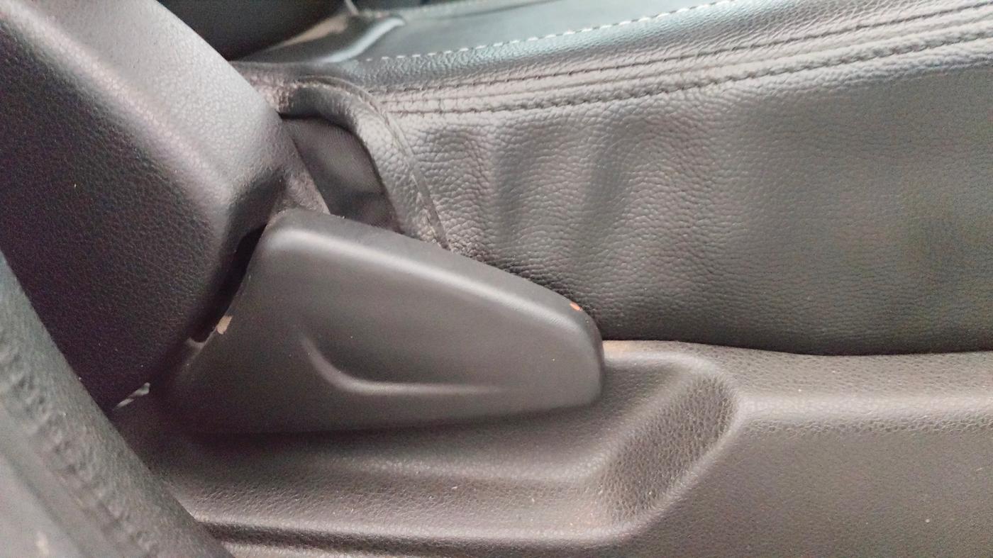 2019 Renault Kwid RXT 1.0 AMT (O), Petrol, Automatic, 55,391 km, Driver Side Adjustment Panel