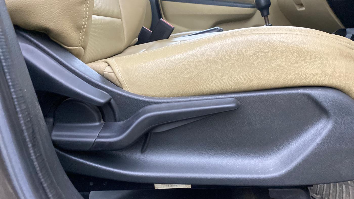 2018 Honda Amaze 1.2L I-VTEC S, Petrol, Manual, 41,115 km, Driver Side Adjustment Panel