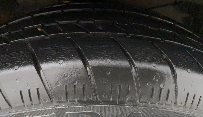 2014 Honda City V MT PETROL, CNG, Manual, 91,117 km, Right Front Tyre Tread