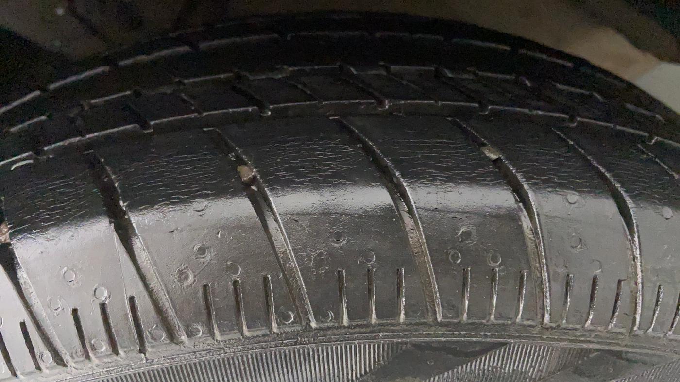 2014 Honda City V MT PETROL, CNG, Manual, 91,117 km, Left Rear Tyre Tread