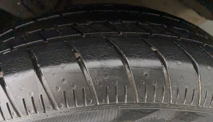2014 Honda City V MT PETROL, CNG, Manual, 91,117 km, Left Rear Tyre Tread
