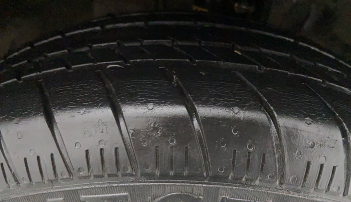 2014 Honda City V MT PETROL, CNG, Manual, 91,117 km, Left Front Tyre Tread