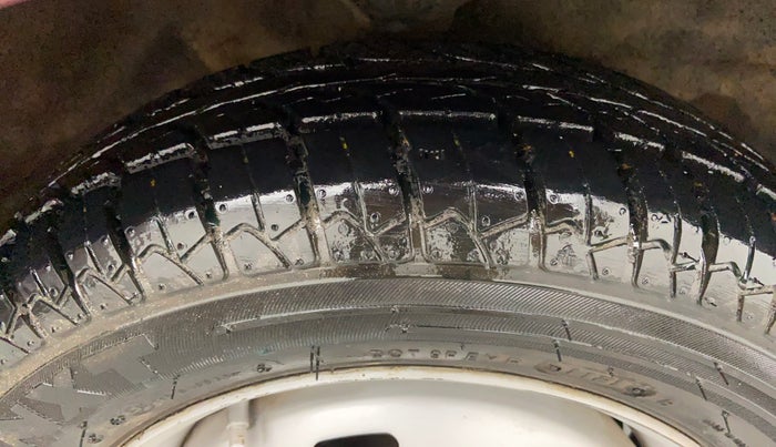 2011 Hyundai Santro Xing GL PLUS, Petrol, Manual, 1,02,743 km, Right Front Tyre Tread