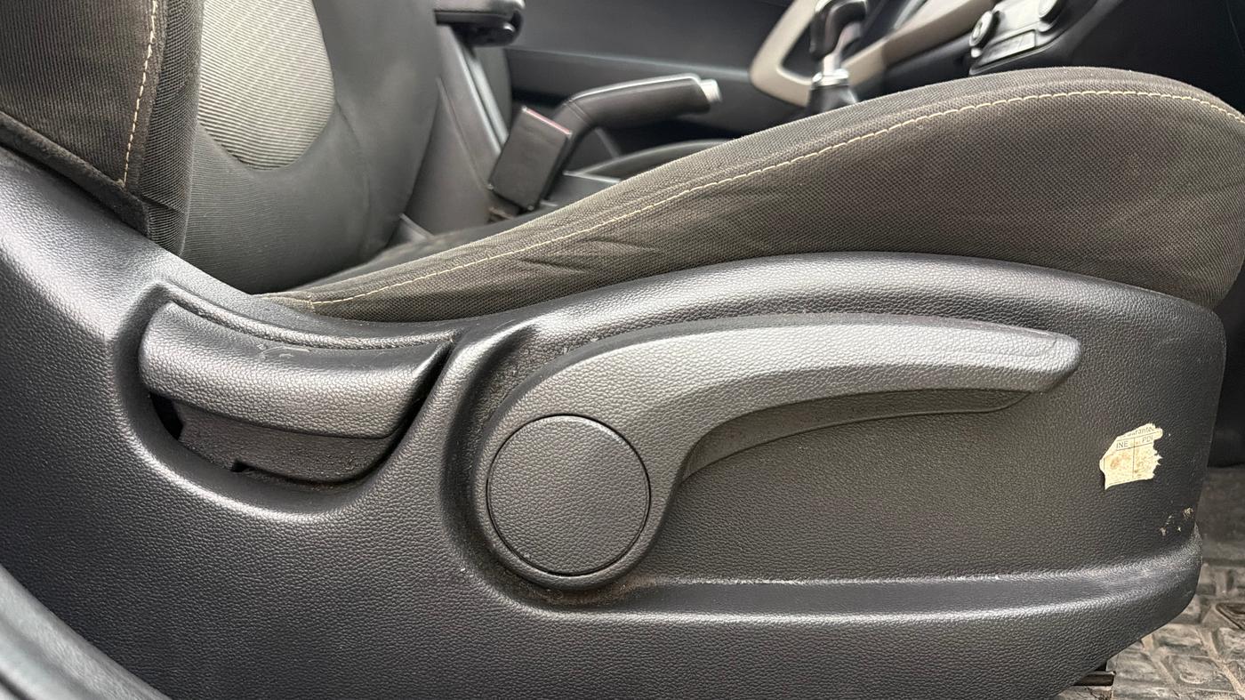 2015 Hyundai Creta SX PLUS 1.6 PETROL, Petrol, Manual, 57,171 km, Driver Side Adjustment Panel