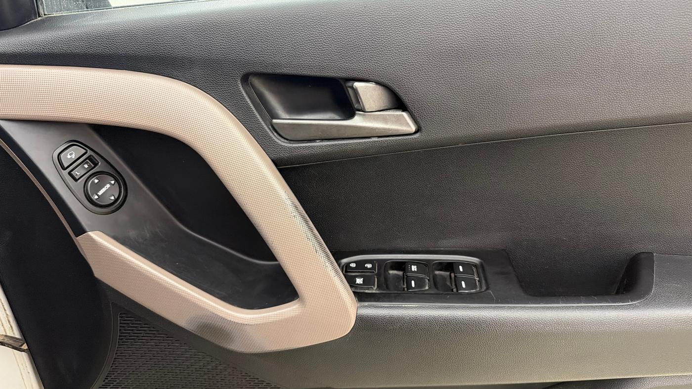 2015 Hyundai Creta SX PLUS 1.6 PETROL, Petrol, Manual, 57,171 km, Driver Side Door Panels Control