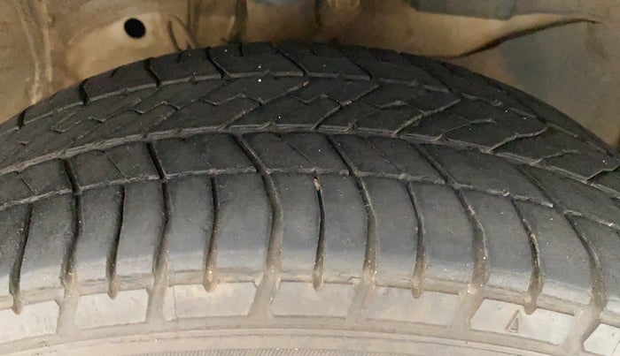 2018 Honda Amaze 1.5L I-DTEC S, Diesel, Manual, 1,34,057 km, Right Front Tyre Tread