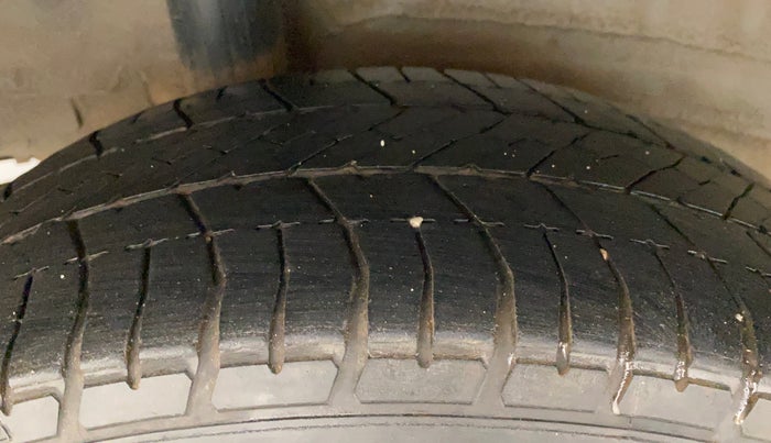 2018 Honda Amaze 1.5L I-DTEC S, Diesel, Manual, 1,34,057 km, Right Rear Tyre Tread