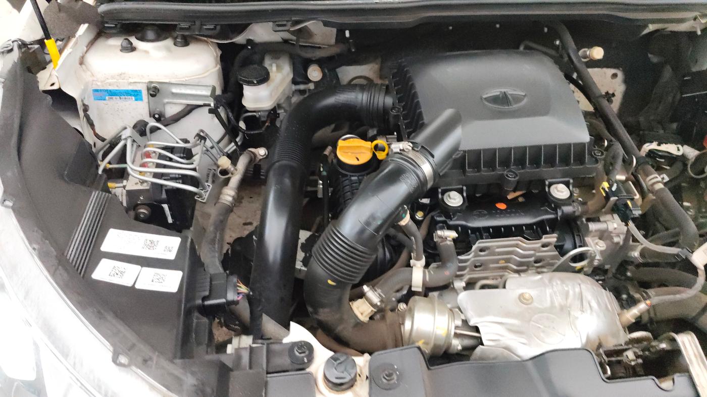 2022 Tata NEXON XZA PLUS (PREMIUM) KAZIRANGA PETROL, Petrol, Automatic, 58,444 km, Engine View - Right