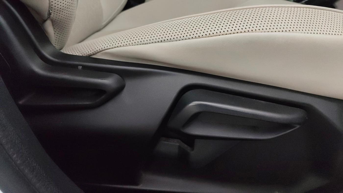 2022 Tata NEXON XZA PLUS (PREMIUM) KAZIRANGA PETROL, Petrol, Automatic, 58,444 km, Driver Side Adjustment Panel