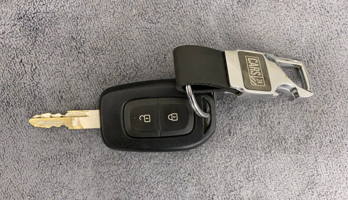 2018 Renault Kwid RXT 1.0 AMT (O), Petrol, Automatic, 33,105 km, Key Close Up
