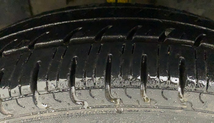 2018 Renault Kwid RXT 1.0 AMT (O), Petrol, Automatic, 33,105 km, Left Front Tyre Tread