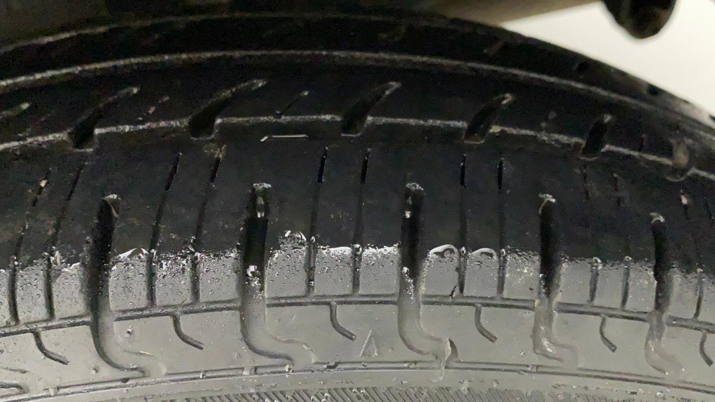 2018 Renault Kwid RXT 1.0 AMT (O), Petrol, Automatic, 33,105 km, Left Rear Tyre Tread