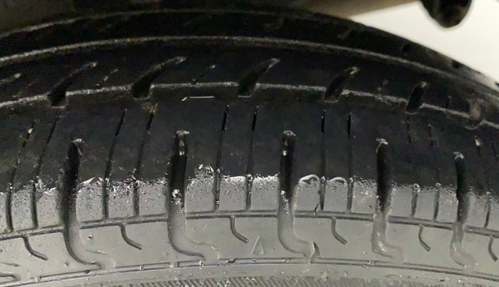 2018 Renault Kwid RXT 1.0 AMT (O), Petrol, Automatic, 33,105 km, Left Rear Tyre Tread