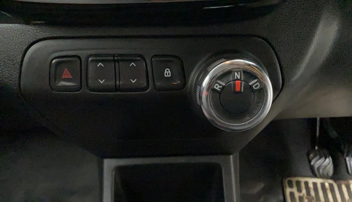 2018 Renault Kwid RXT 1.0 AMT (O), Petrol, Automatic, 33,105 km, Gear Lever