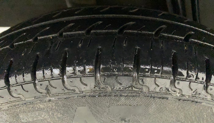 2018 Renault Kwid RXT 1.0 AMT (O), Petrol, Automatic, 33,105 km, Right Rear Tyre Tread