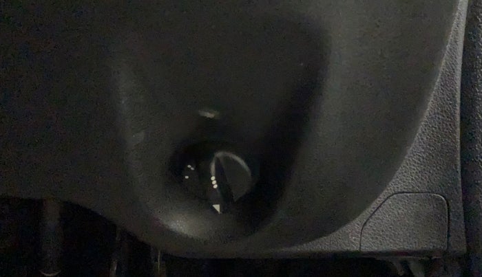 2018 Renault Kwid RXT 1.0 AMT (O), Petrol, Automatic, 33,105 km, Dashboard - Headlight height adjustment not working