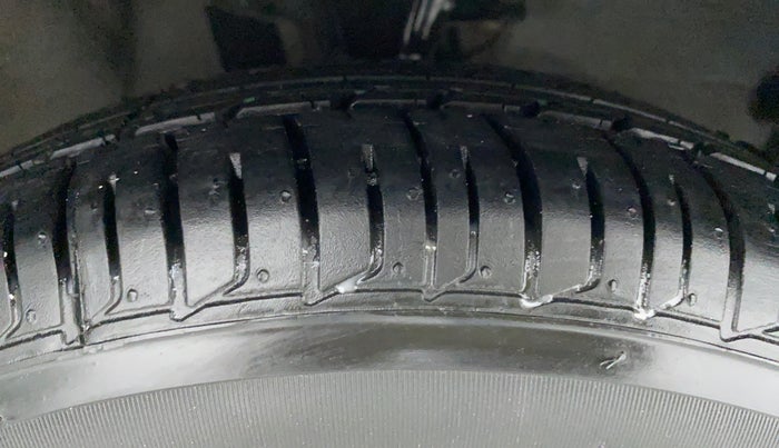 2012 Hyundai i10 MAGNA 1.2 KAPPA2, Petrol, Manual, 22,444 km, Right Front Tyre Tread