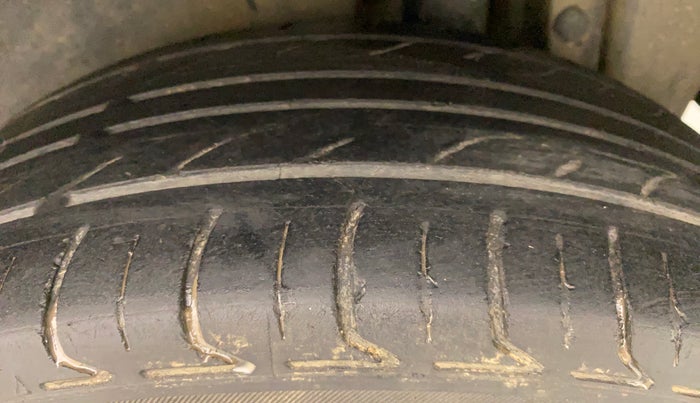 2014 Maruti Swift ZXI, Petrol, Manual, 1,38,222 km, Left Rear Tyre Tread