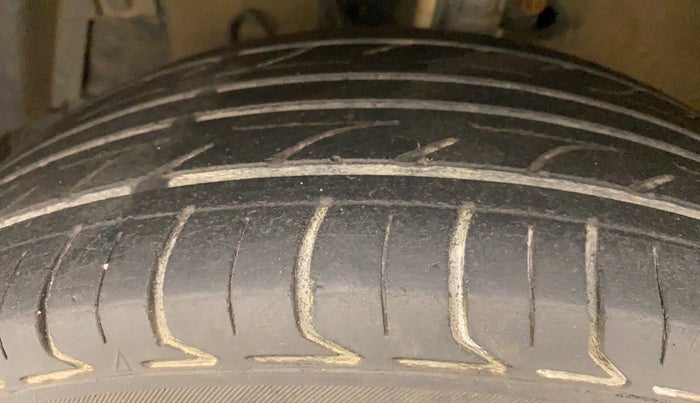 2014 Maruti Swift ZXI, Petrol, Manual, 1,38,222 km, Left Front Tyre Tread