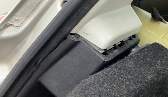 2014 Maruti Swift ZXI, Petrol, Manual, 1,38,222 km, Dicky (Boot door) - Trim lock has minor damage