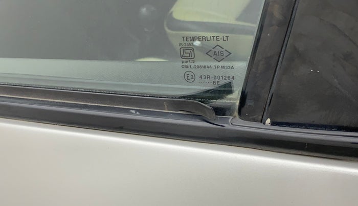 2014 Maruti Swift ZXI, Petrol, Manual, 1,38,222 km, Front passenger door - Weather strip has minor damage