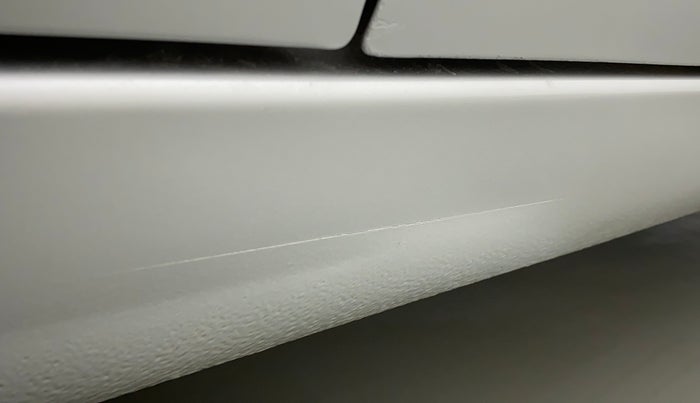 2014 Maruti Swift ZXI, Petrol, Manual, 1,38,222 km, Right running board - Minor scratches