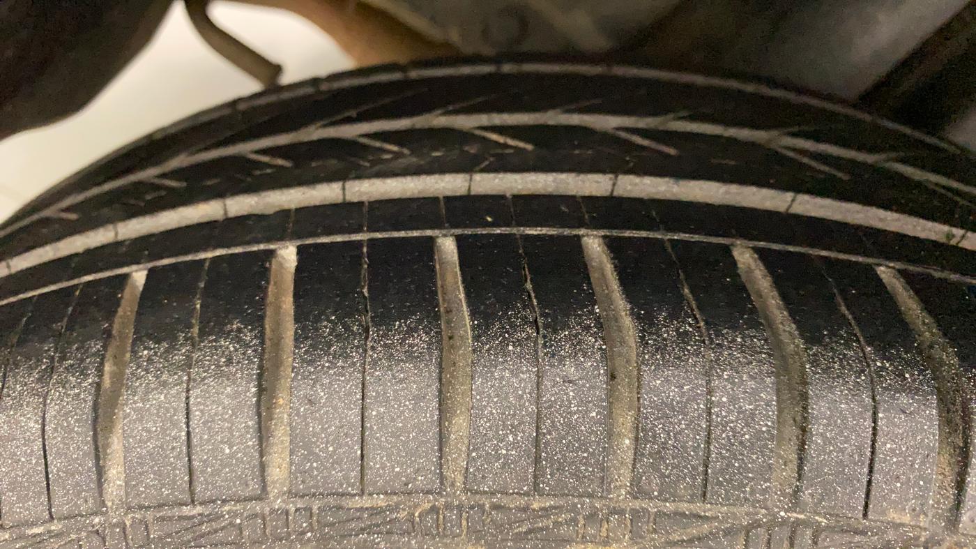 2014 Maruti Swift ZXI, Petrol, Manual, 1,38,222 km, Right Rear Tyre Tread