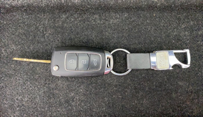 2014 Maruti Swift ZXI, Petrol, Manual, 1,38,222 km, Key Close Up