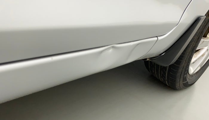 2014 Maruti Swift ZXI, Petrol, Manual, 1,38,222 km, Right running board - Slightly dented