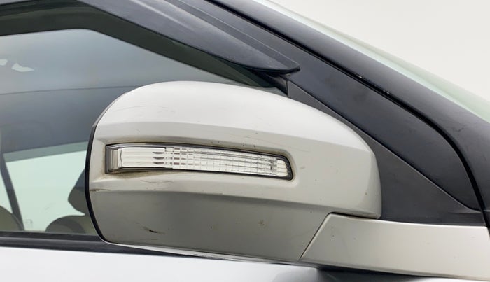 2014 Maruti Swift ZXI, Petrol, Manual, 1,38,222 km, Right rear-view mirror - Indicator light not working