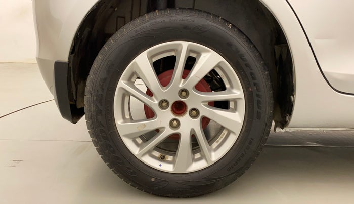 2014 Maruti Swift ZXI, Petrol, Manual, 1,38,222 km, Right Rear Wheel