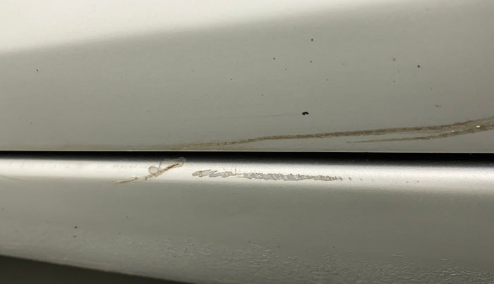 2014 Maruti Swift ZXI, Petrol, Manual, 1,38,222 km, Left running board - Minor scratches