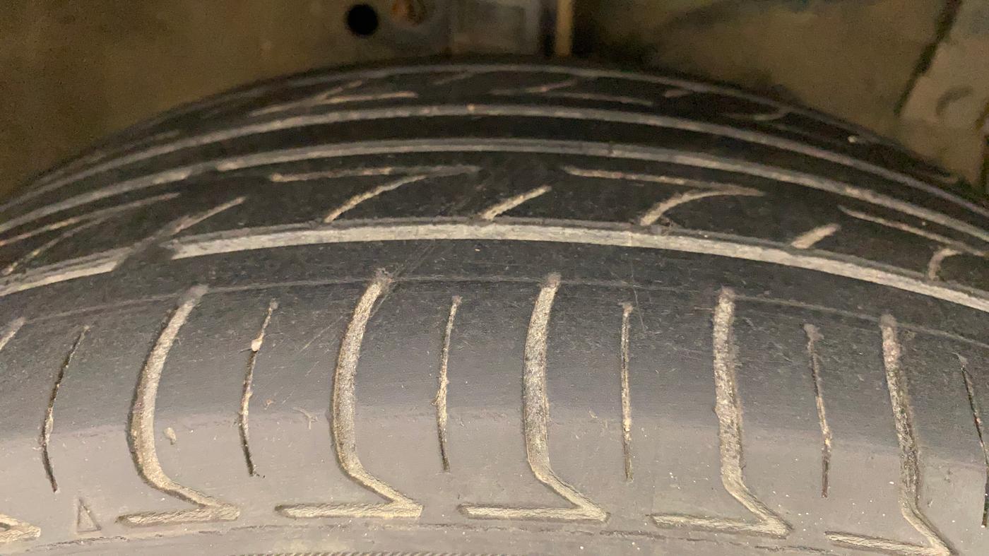 2014 Maruti Swift ZXI, Petrol, Manual, 1,38,222 km, Right Front Tyre Tread